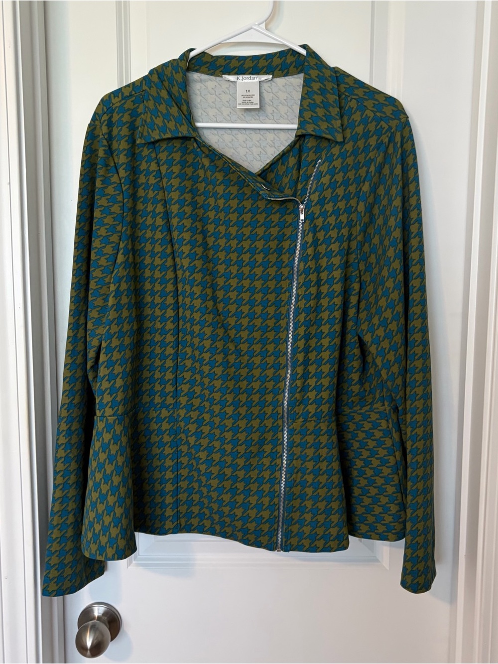 K Jordan- Green & Teal Houndstooth Zip-Front Jacket
Size 1X